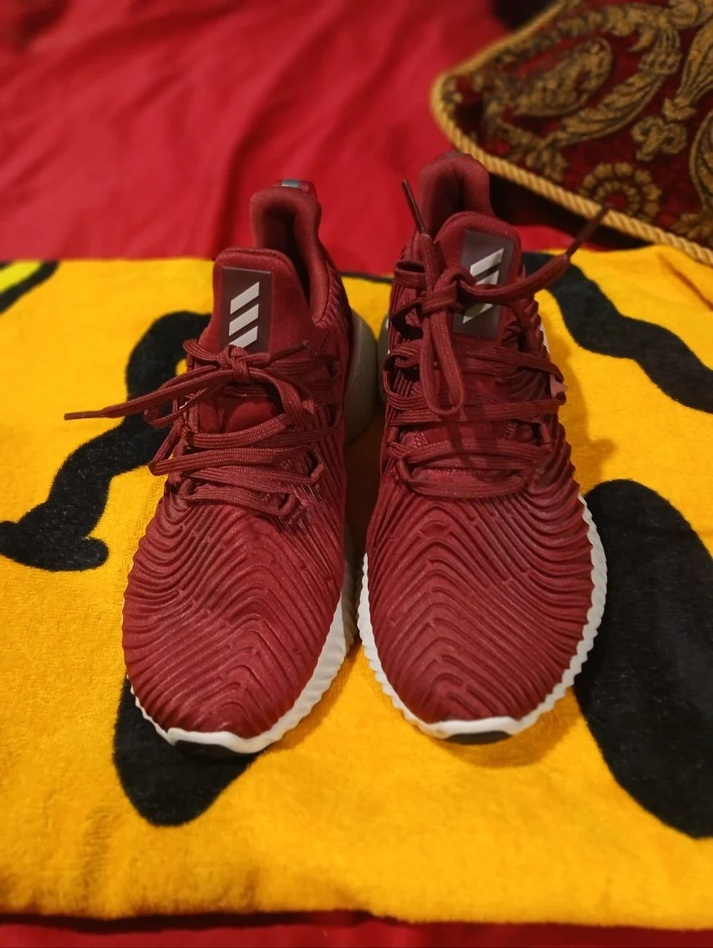 Nike Men's Maroon Knit Lace-Up Sneakers with White Sole